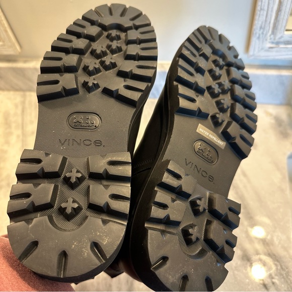 Like new Vince black Leather Chelsea boots - Picture 4 of 6